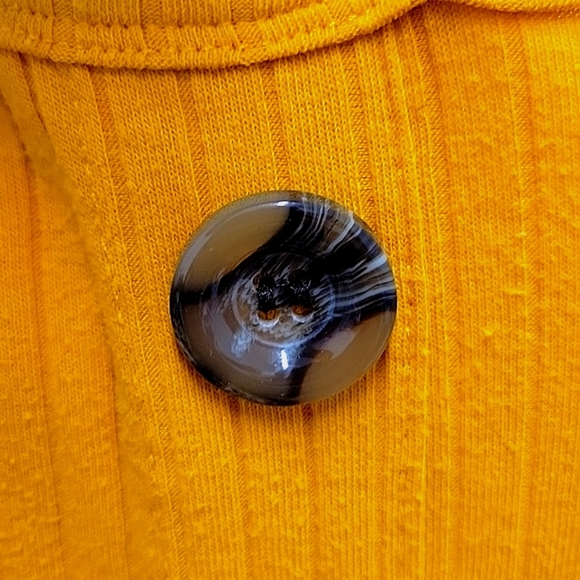 Full Circle Trends Short Sleeved Round Neck Ribbed Pull On Top w/Buttons Size XL - Picture 4 of 10